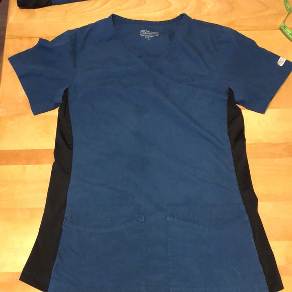 Bundle of two scrub tops - Picture 4 of 7